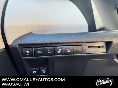 Used 2025 Toyota Sienna Platinum AWD/4WD image 18