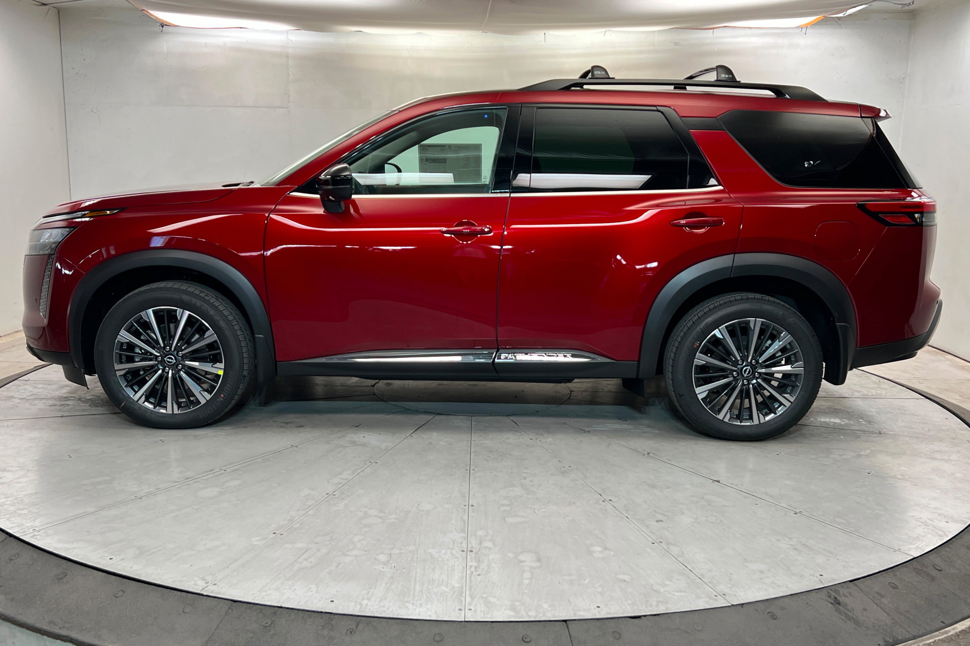 New 2026 Nissan Pathfinder Platinum w/ Cargo Package AWD/4WD image 2