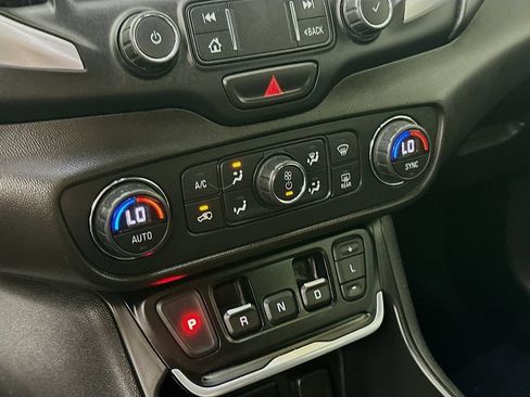 Used 2020 GMC Terrain SLT w/ Preferred Package FWD image 24