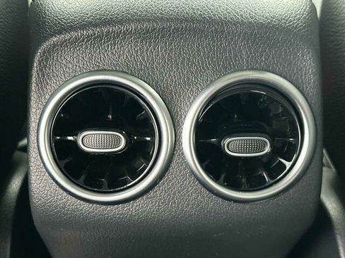 Used 2025 Mercedes-Benz GLB 250 image 16