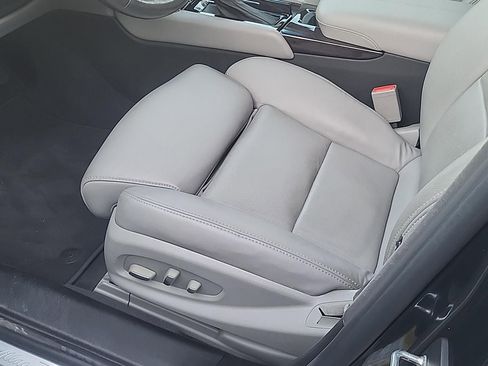 Used 2013 Cadillac XTS Luxury w/ Driver Awareness Package image 12