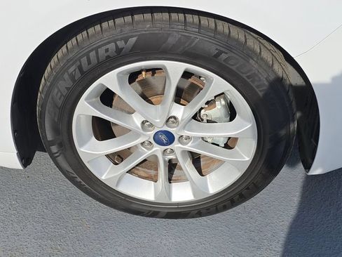 Used 2019 Ford Fusion SE FWD image 9