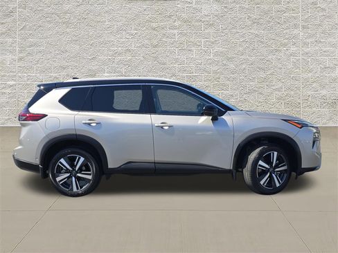 Used 2025 Nissan Rogue SL w/ Tech Package AWD/4WD image 8