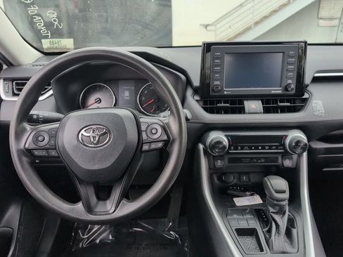 Used 2022 Toyota RAV4 XLE w/ Convenience Package FWD image 3