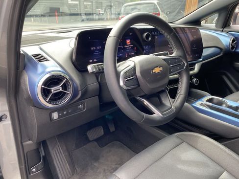Used 2024 Chevrolet Equinox EV LT AWD/4WD image 2