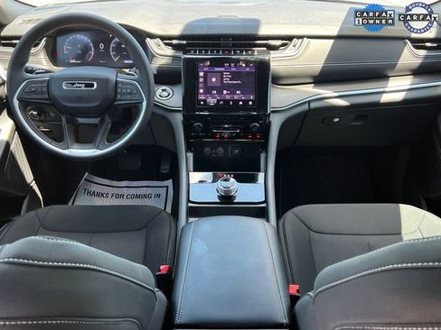 Certified 2025 Jeep Grand Cherokee Laredo X image 12