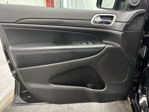 Used 2021 Jeep Grand Cherokee Laredo X image 16