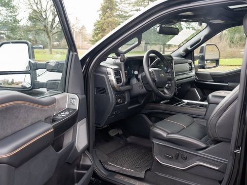 Used 2024 Ford F250 Platinum image 4