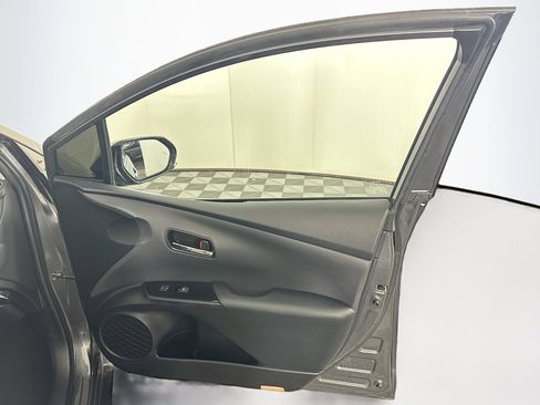 Used 2017 Toyota Prius Prime Advanced image 32