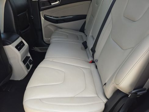 Used 2019 Ford Edge Titanium AWD/4WD image 17