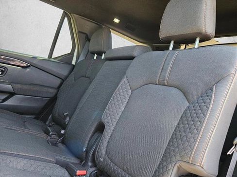 Used 2025 Honda Pilot Sport image 18