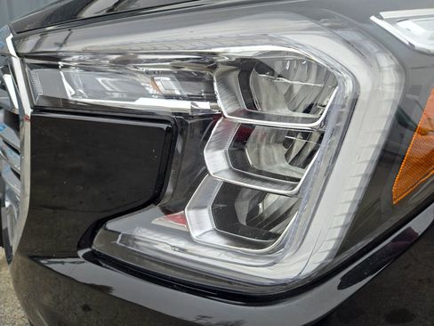 Used 2024 GMC Terrain SLT image 21