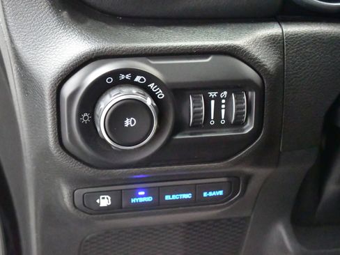 Used 2022 Jeep Wrangler Unlimited Sahara image 21