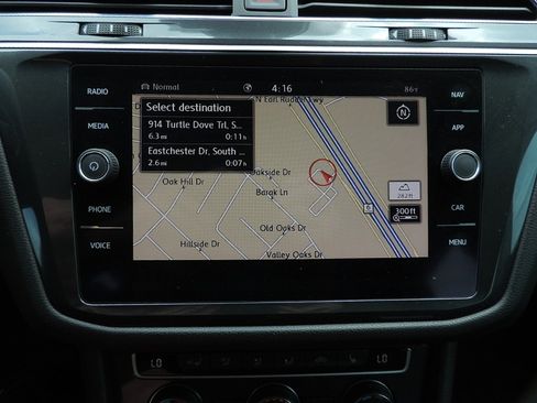 Used 2020 Volkswagen Tiguan SEL AWD/4WD image 21
