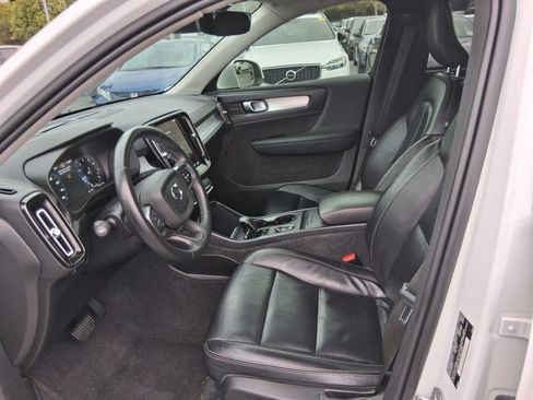 Used 2022 Volvo XC40 T5 Momentum AWD/4WD image 10