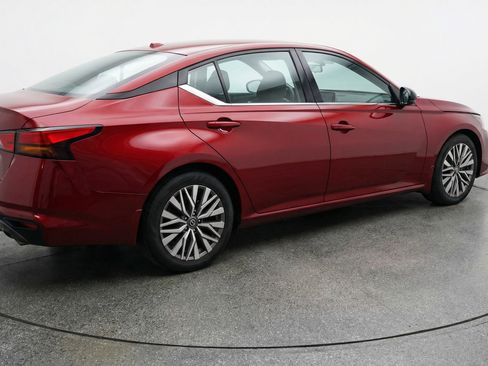 Used 2025 Nissan Altima 2.5 SV image 9