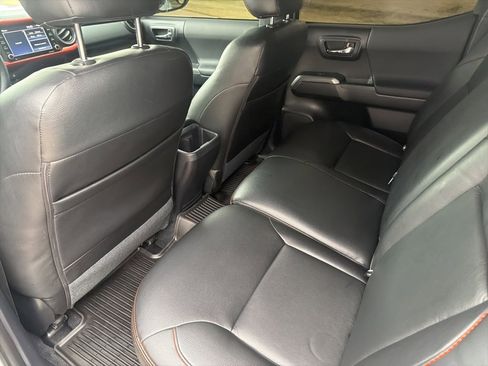 Used 2020 Toyota Tacoma TRD Sport image 17