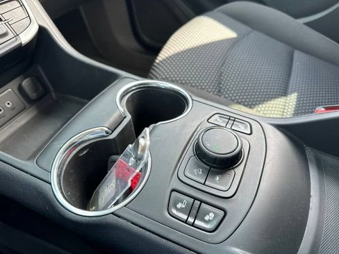 Used 2022 GMC Terrain SLE w/ Driver Convenience Package FWD image 10