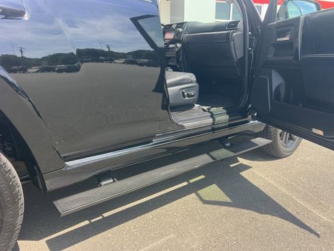 Used 2019 Toyota 4Runner Limited AWD/4WD image 23