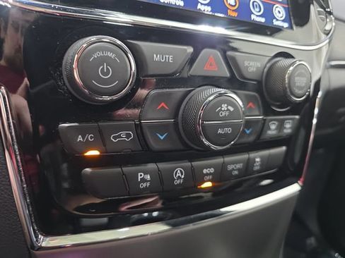 Used 2020 Jeep Grand Cherokee Limited w/ Premium Lighting Group AWD/4WD image 23