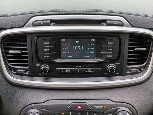 Used 2018 Kia Sorento L FWD image 17