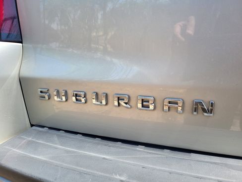 Used 2017 Chevrolet Suburban LT AWD/4WD image 21