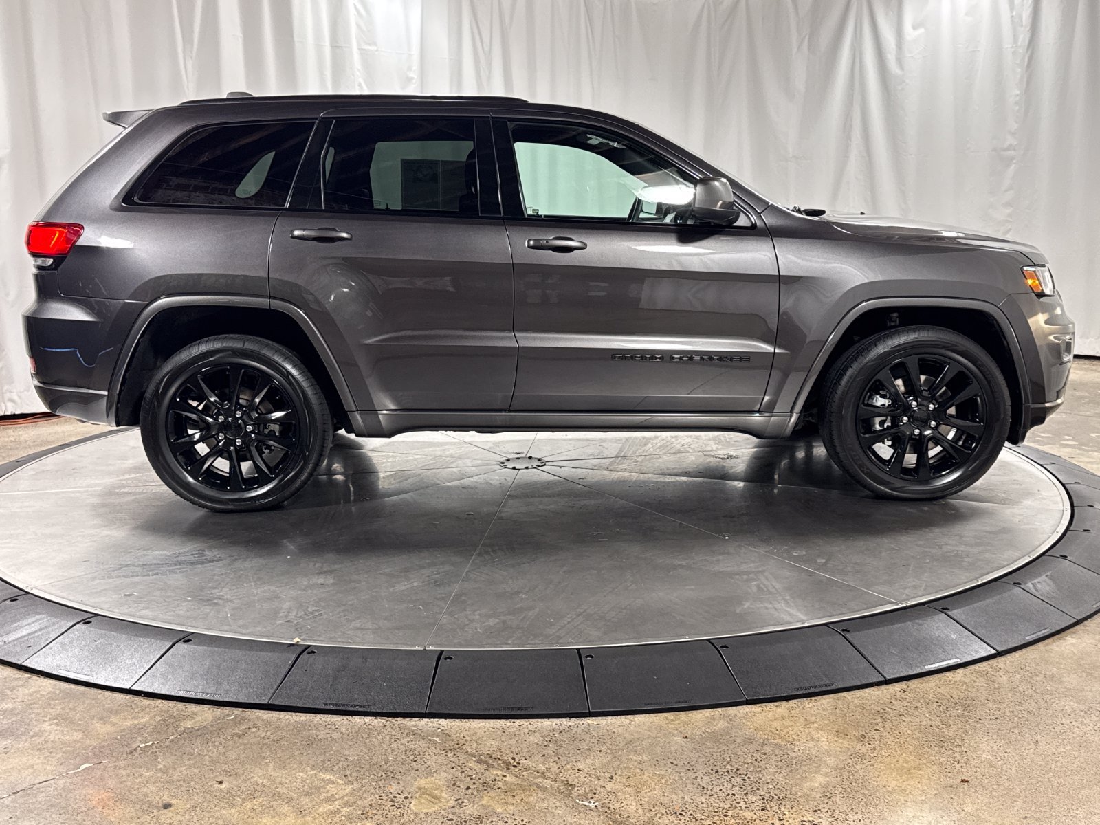 Used 2021 Jeep Grand Cherokee Laredo X AWD/4WD image 6