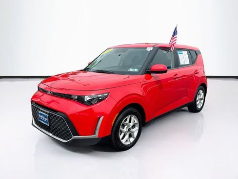 Used 2023 Kia Soul LX w/ LX Technology Package FWD image 3