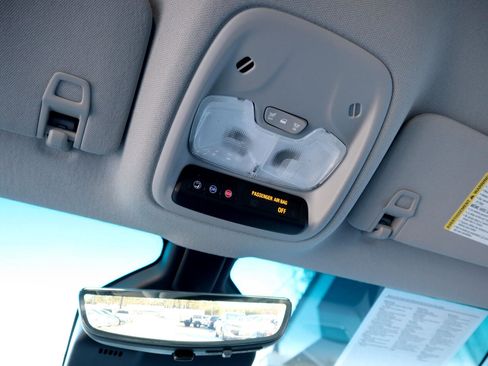 Used 2020 Chevrolet Bolt Premier w/ Infotainment Package image 39