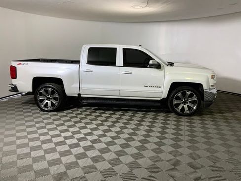 Used 2018 Chevrolet Silverado 1500 LT w/ All Star Edition AWD/4WD image 11