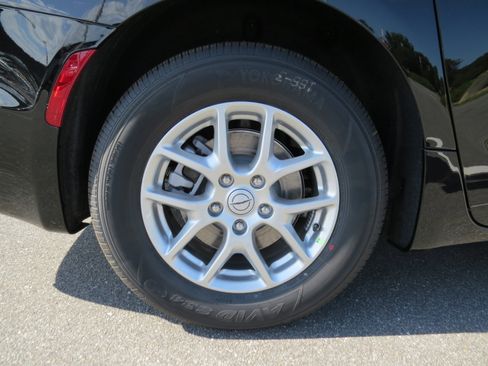 New 2025 Chrysler Voyager LX image 10