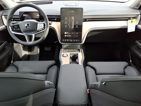 New 2025 Volvo EX90 Plus w/ Protection Package Premier image 10