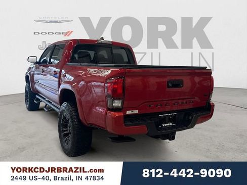 Used 2019 Toyota Tacoma TRD Sport image 3