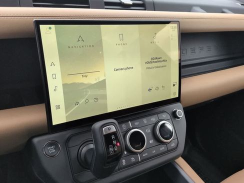 New 2026 Land Rover Defender 130 X-Dynamic SE AWD/4WD image 30