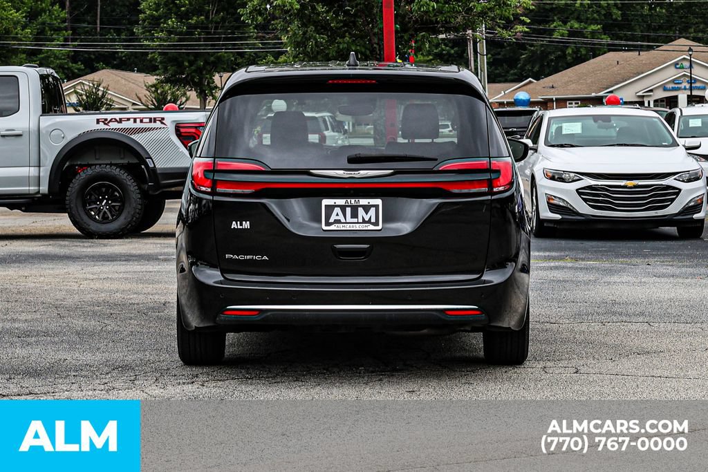 Used 2023 Chrysler Pacifica Touring-L FWD image 11