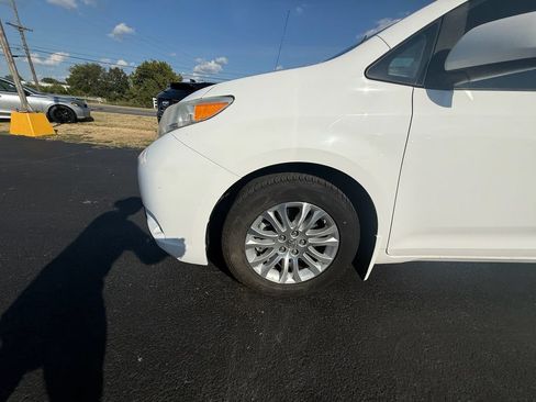 Used 2014 Toyota Sienna XLE FWD image 9