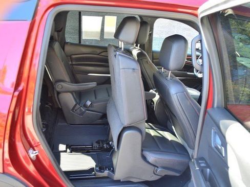 Used 2024 Chevrolet Traverse Z71 w/ Enhanced Driving Package image 35