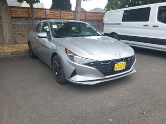 Used 2021 Hyundai Elantra SEL w/ Preferred Accessory Package FWD video 2