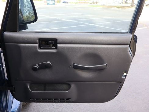 Used 2005 Jeep Wrangler X w/ Rocky Mountain Edition Group image 25