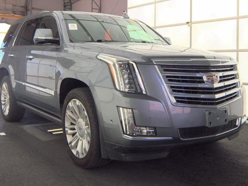 Used 2019 Cadillac Escalade Platinum image 4