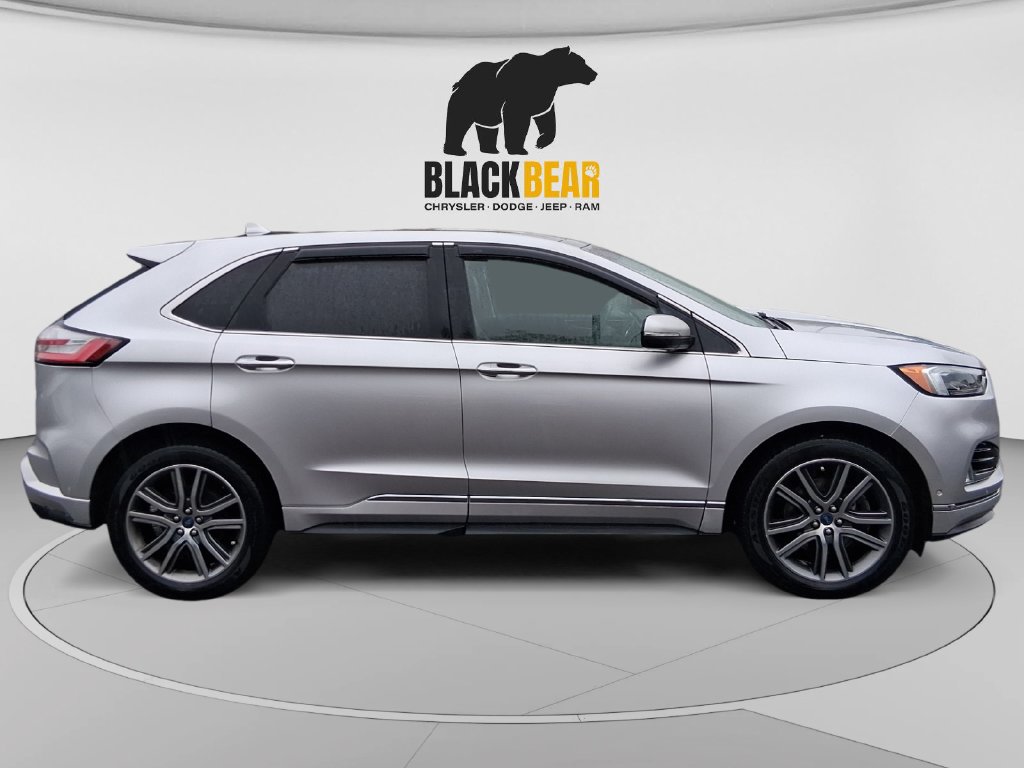 Used 2019 Ford Edge Titanium w/ Equipment Group 301A AWD/4WD image 2