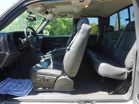 Used 2007 Chevrolet Silverado 2500 LT w/ Onstar Plus Package AWD/4WD image 16