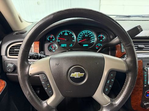 Used 2013 Chevrolet Suburban LTZ image 21