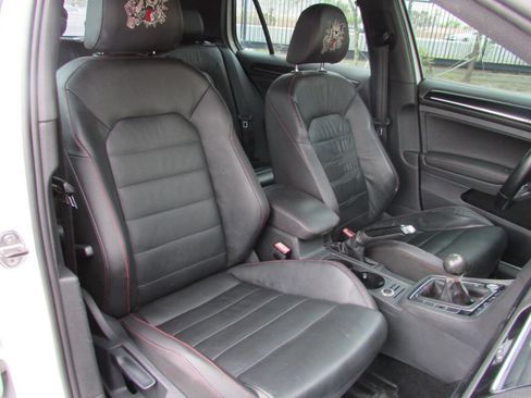 Used 2015 Volkswagen Golf 4-Door image 30