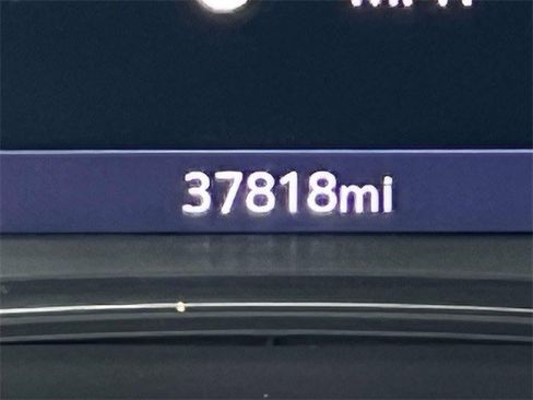 Used 2023 Chevrolet Traverse LT image 25