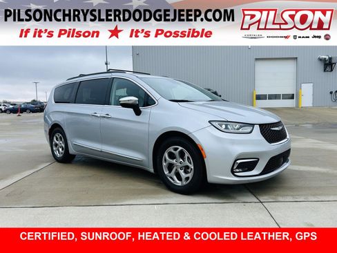 Used 2023 Chrysler Pacifica Limited image 1