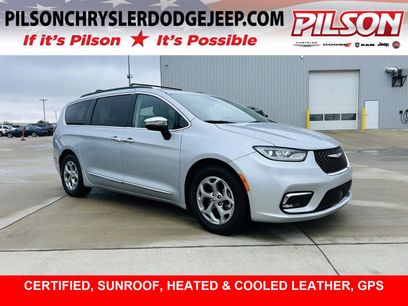 Used 2023 Chrysler Pacifica Limited