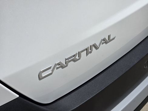 New 2026 Kia Carnival EX FWD image 8