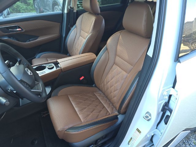 Used 2026 Nissan Rogue Platinum w/ Platinum Premium Package AWD/4WD image 13