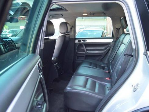 Used 2009 Volkswagen Touareg VR6 image 12